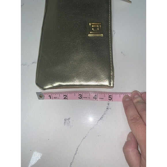 𝅺LIZ Claiborne Charging Wristlet Gold New With‎ Tags - Picture 4 of 9